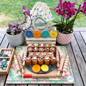 Dinozorlar ve Uzay Oyun Hamuru Ahşap Damga Seti Exclusive