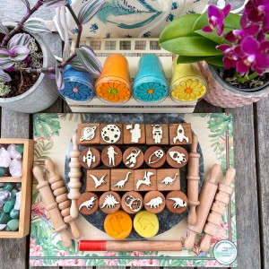 Dinozorlar ve Uzay Oyun Hamuru Ahşap Damga Seti Exclusive